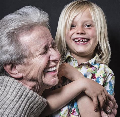 oma enkel xxx|Großmutter verführt den Enkel